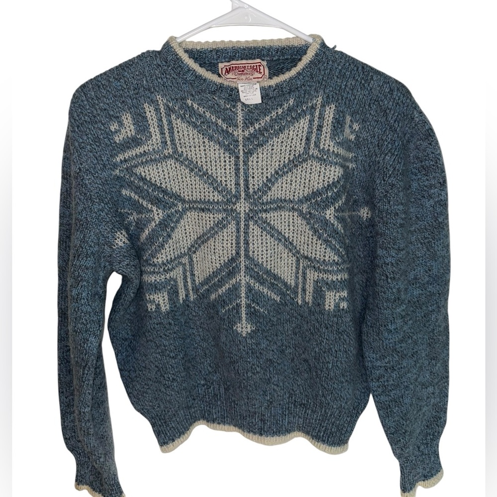 VTG American Eagle Outfitters Blue and Cream Wool Snowflake Knit Sweater